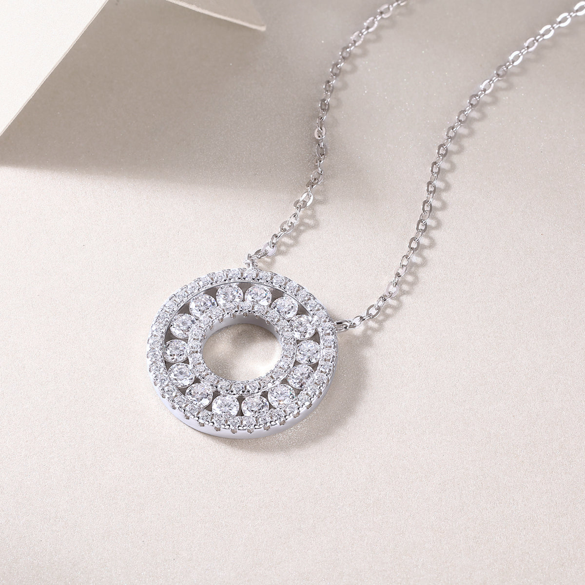 Reciprocating S925 Moissanite Pendant Necklace Set – Luxury Diamond‑Cut Shine