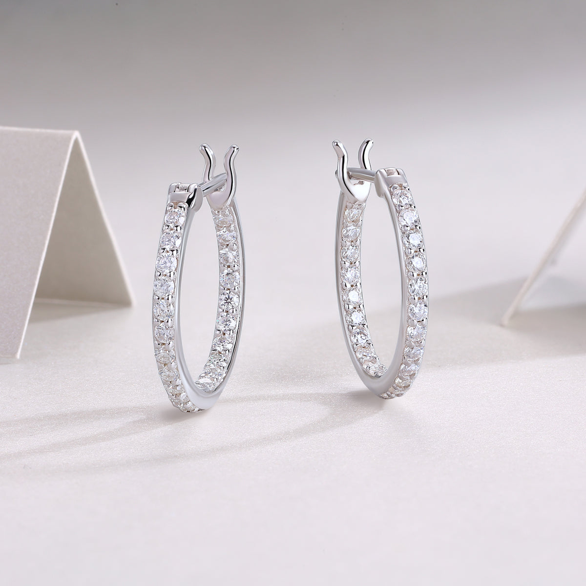 Streamer Moissanite S925 Sterling Silver Earrings – Luxury Diamond‑Cut Stud Set