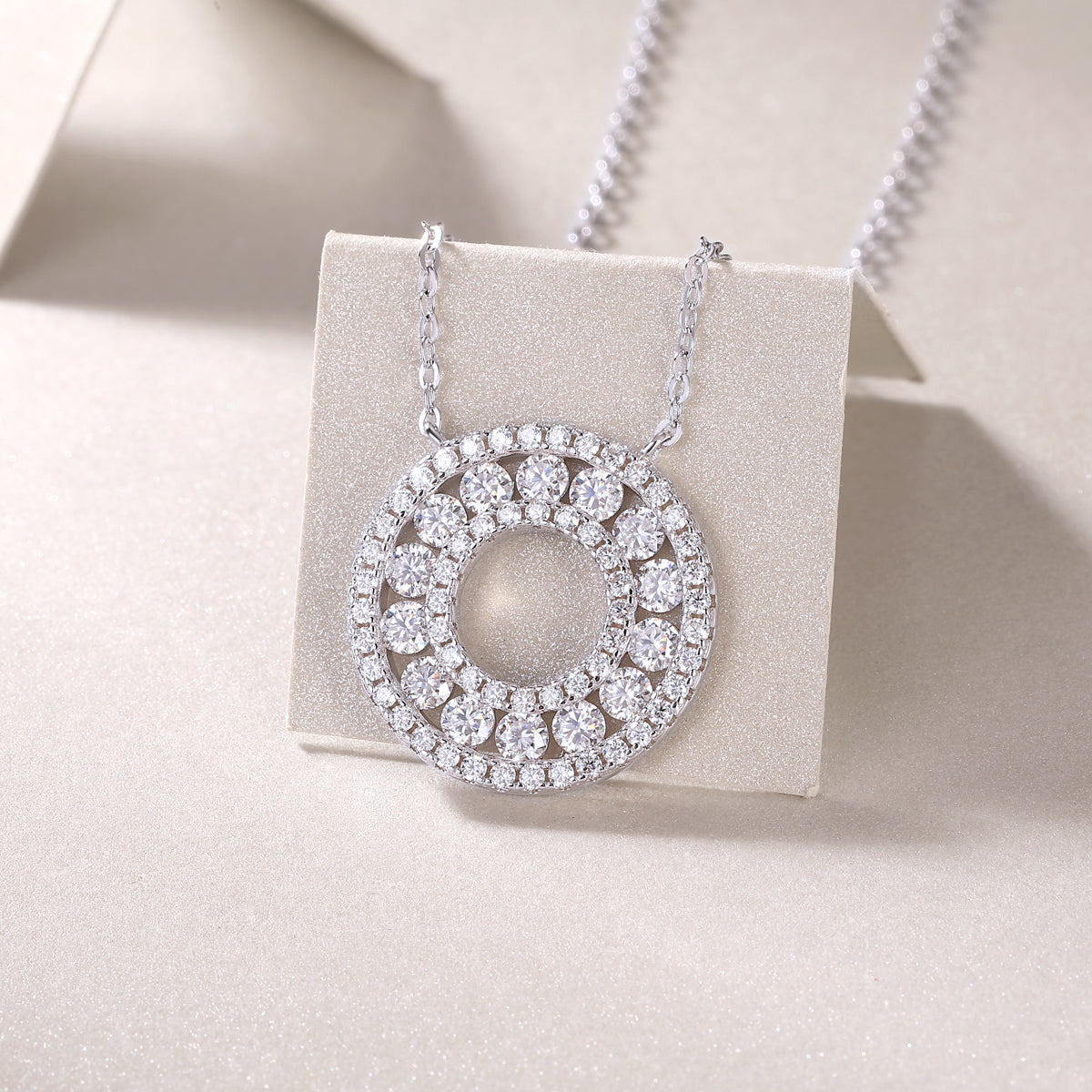 Reciprocating S925 Moissanite Pendant Necklace Set – Luxury Diamond‑Cut Shine